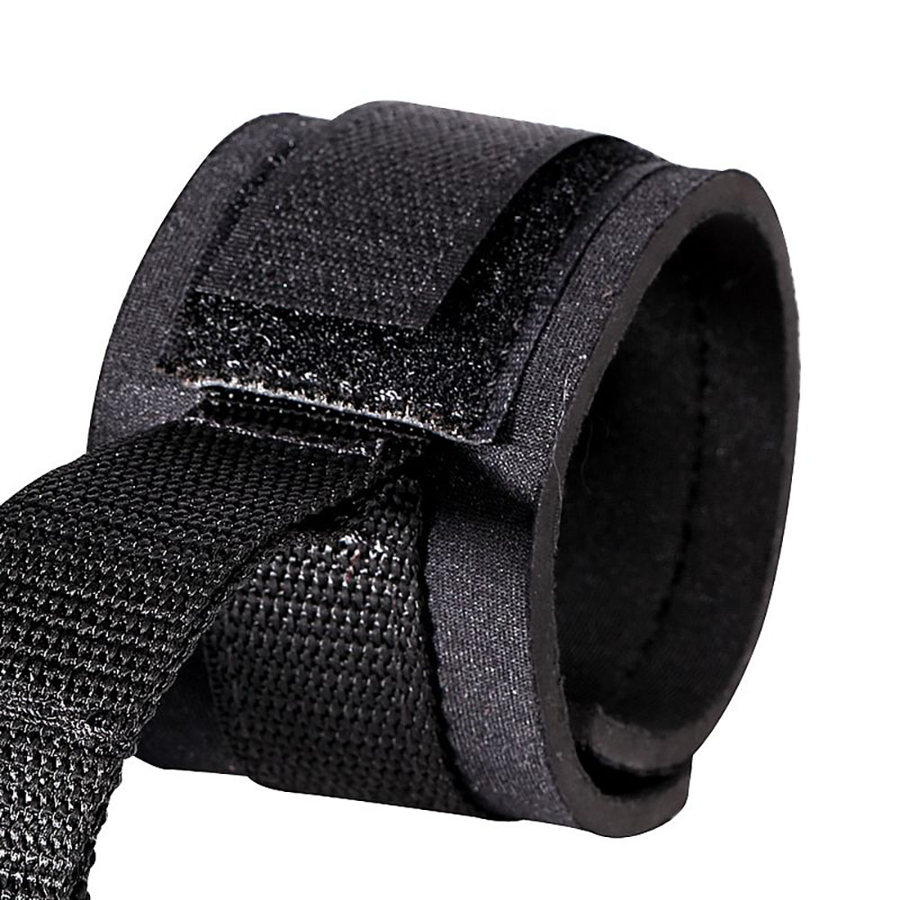 Algema em Neoprene com Velcro e Ventosa para Superf�cie Lisa Preta | Close no fecho de velcro ajust�vel