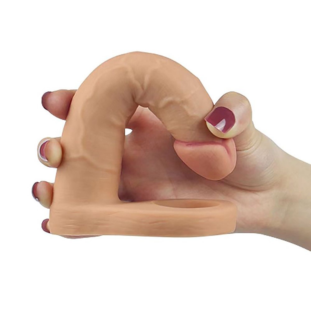 Anel Companheiro em Cyberskin Flex�vel Bege, sendo segurado por uma m�o, demonstrando flexibilidade