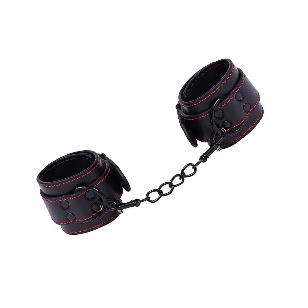 Conjunto das algemas em PU e correntes em fundo branco, exibindo o produto completo
