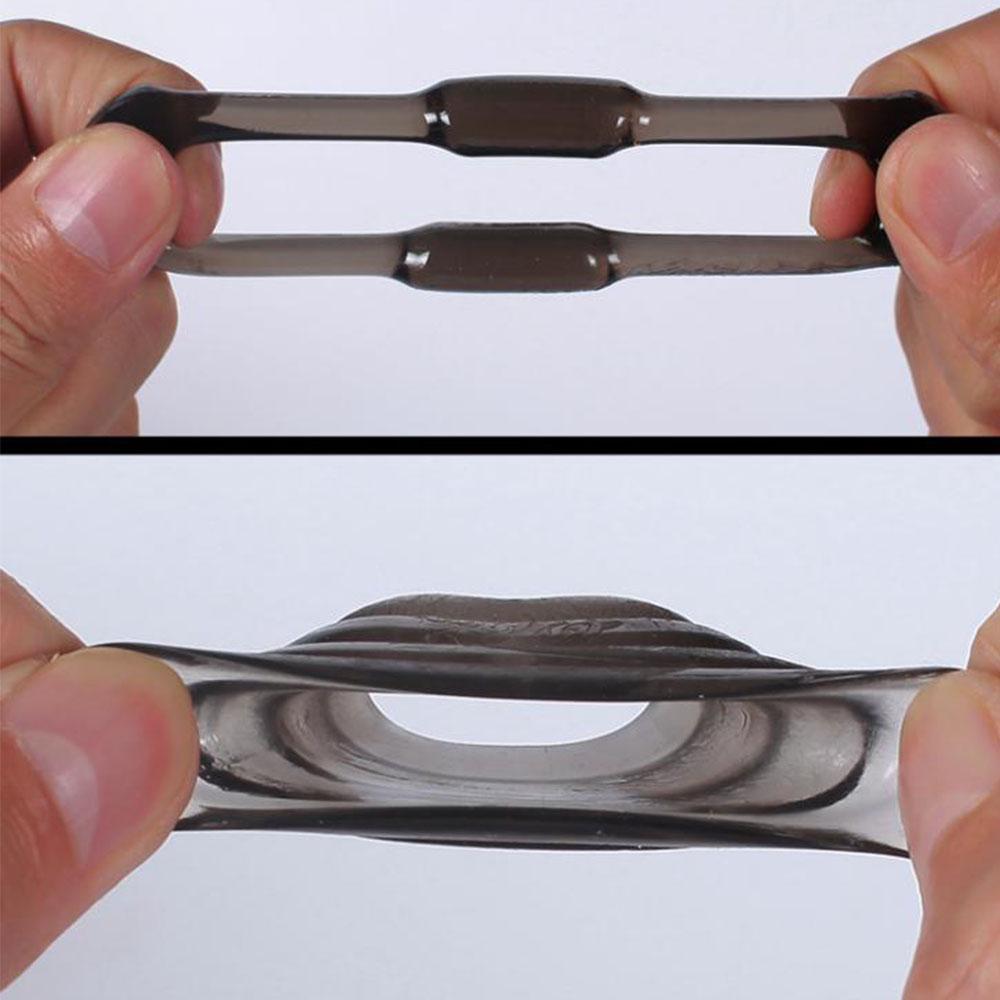 Kit com 4 An�is Penianos em Silicone Preto - Detalhe da flexibilidade do material