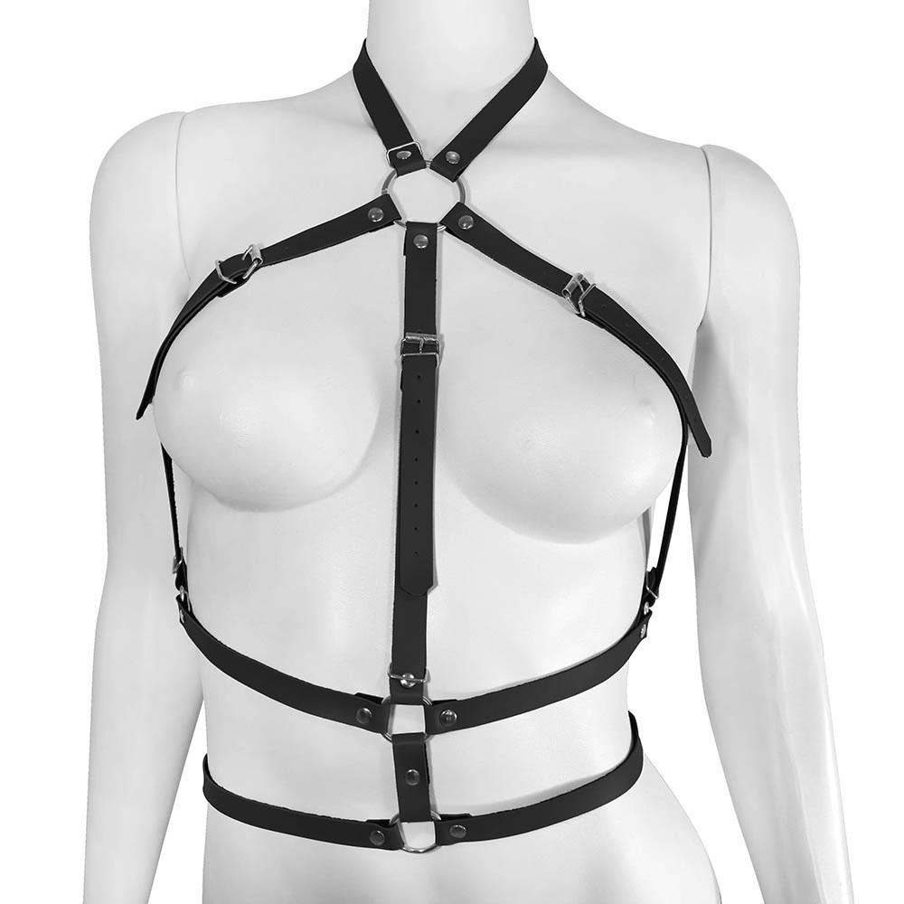 Harness Arreio em PU feminino preto ajust�vel, vista frontal em manequim, mostrando detalhes das fivelas e an�is