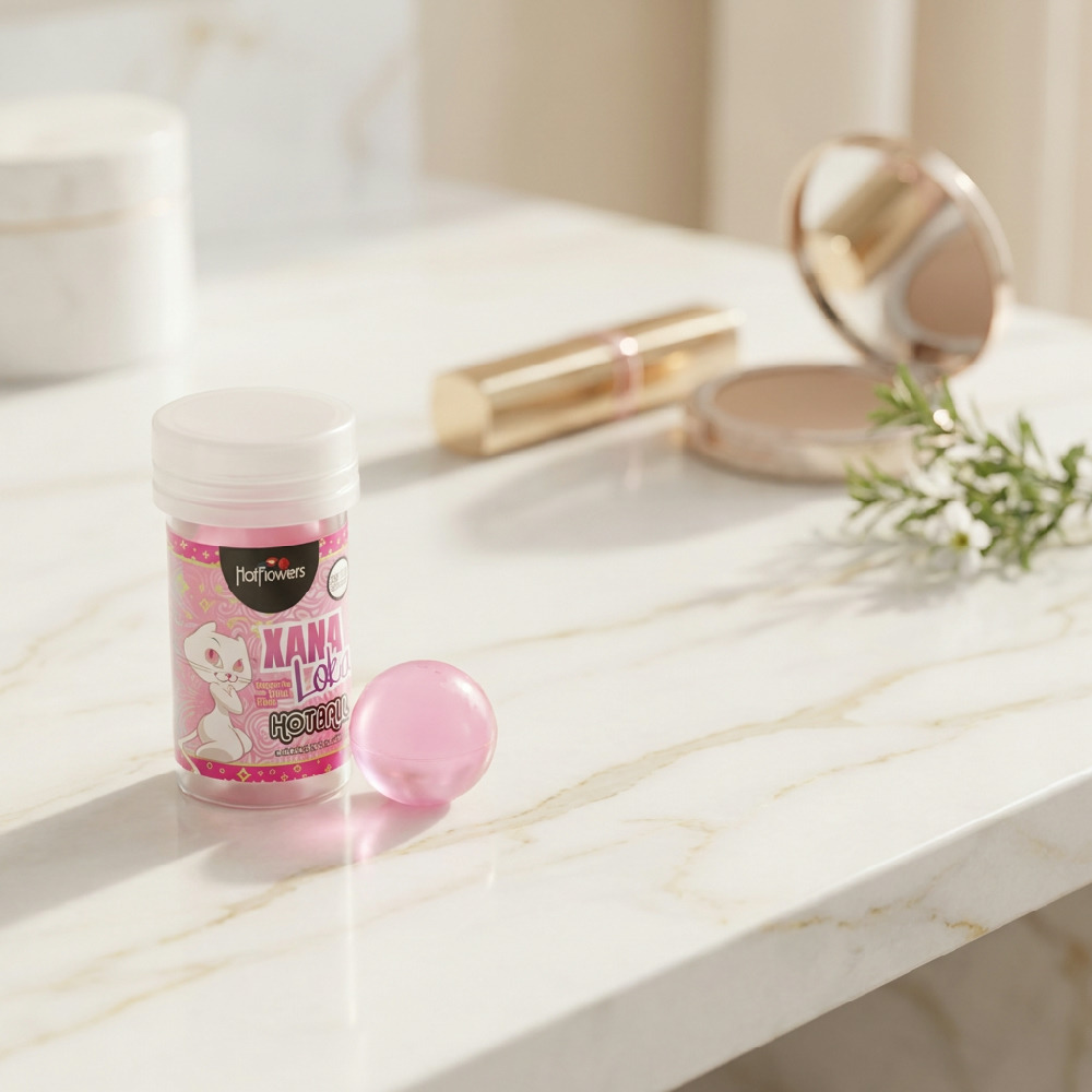 Embalagem da Bolinha de �leo Corporal com �leo Siliconado Esquenta, Esfria e Vibra Xana Loka 3ml em um fundo rosa vibrante, com a mensagem 'VOC� LOUCA DE PRAZER...' e ilustra��es de gatinhos