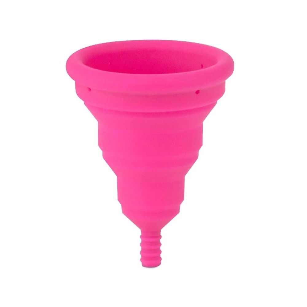 Coletor Menstrual Lily Cup Compact B Pink em sua forma dobrada, evidenciando o design compacto para transporte