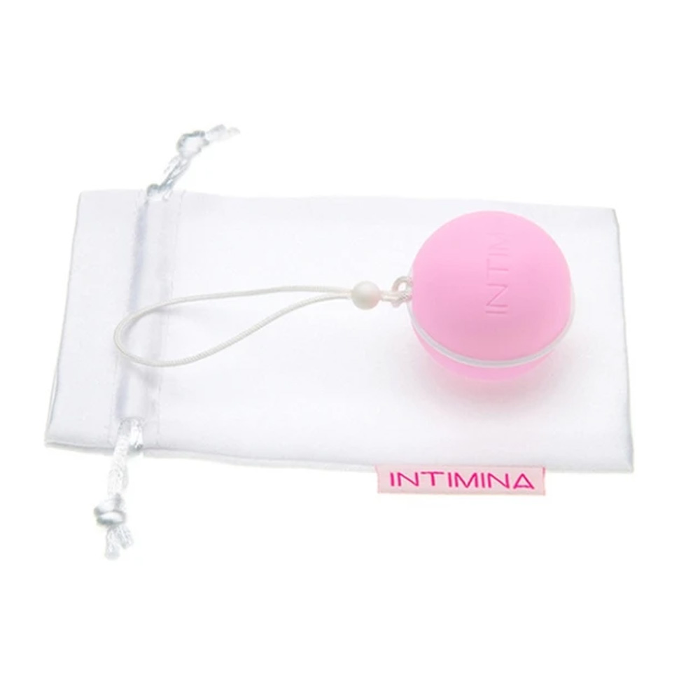 Bola de Pompoarismo Laselle 28g Pink ao lado da bolsa de cetim para armazenamento, demonstrando discri��o e higiene