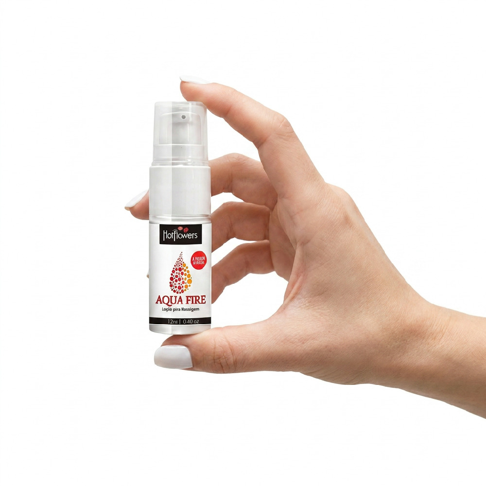 Aqua Loob 12ml em close-up, mostrando o bico dosador e a etiqueta com o nome do produto e a marca Hot Flowers