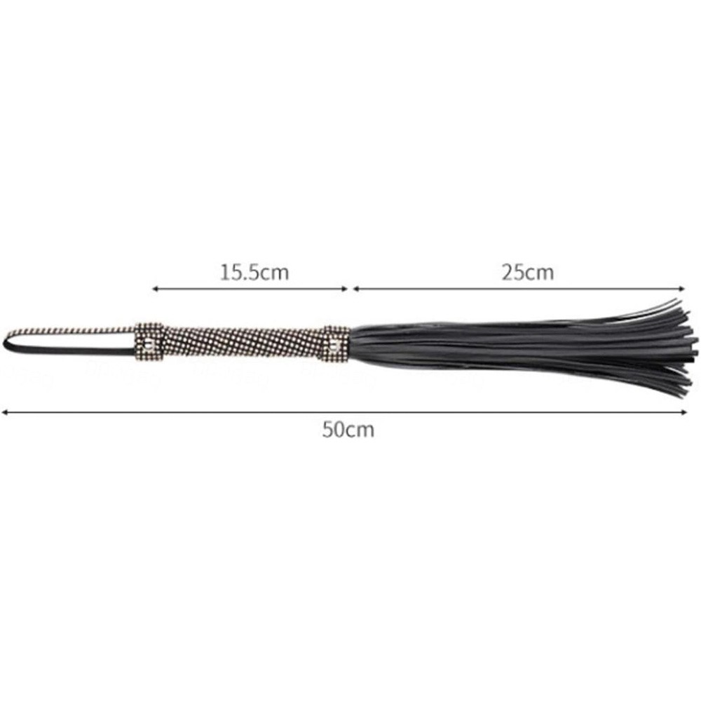 Detalle da jun��o do cabo com as tiras do flogger, mostrando a costura e o acabamento
