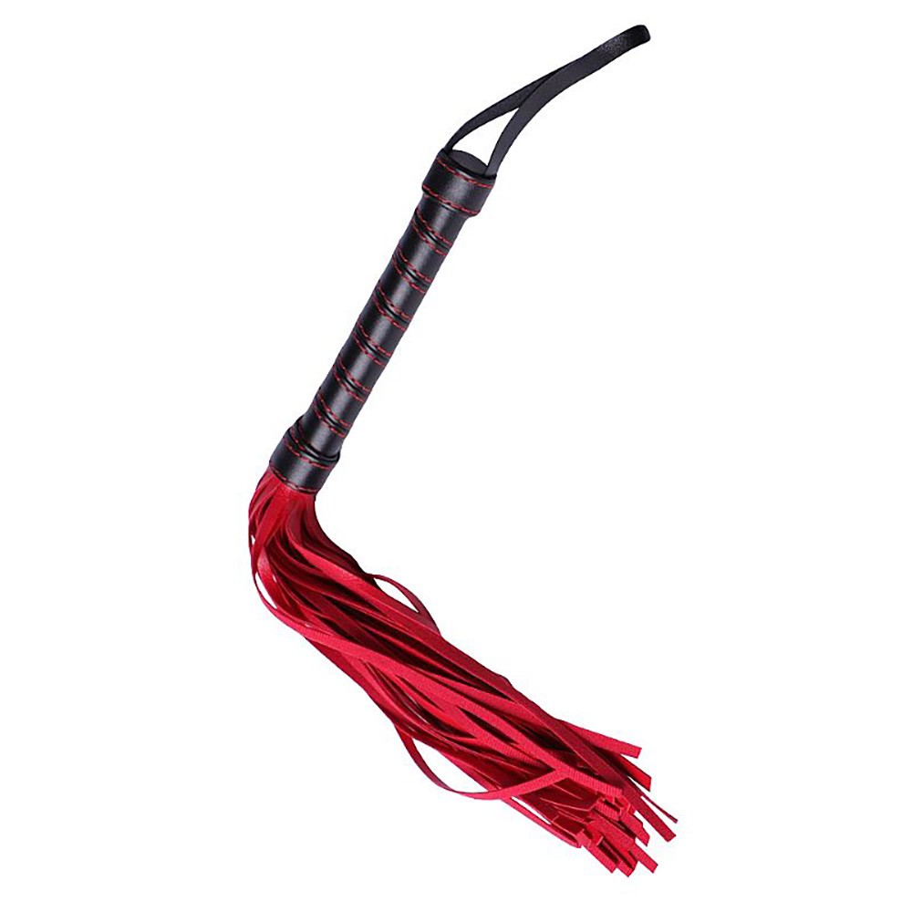 Flogger Tira Fina em PU com cabo preto e detalhes costurados em vermelho, vista superior diagonal