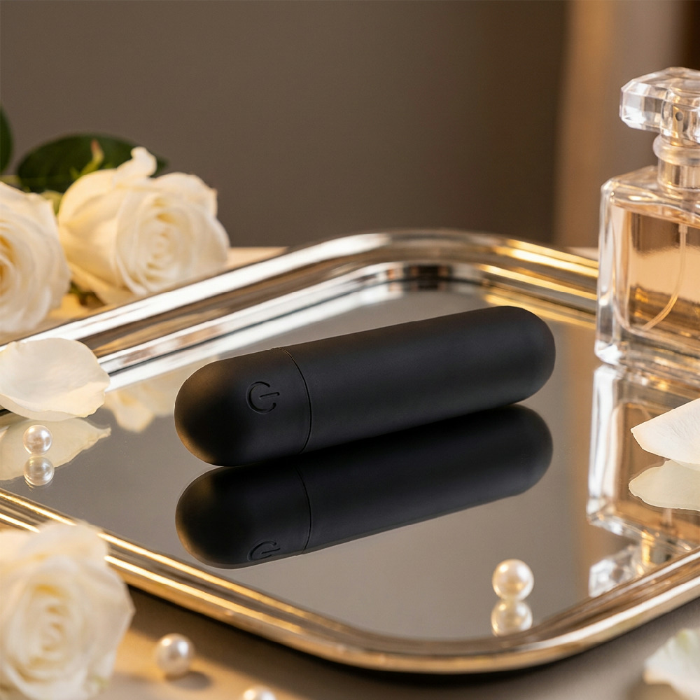 Vibrador Bullet em ABS Revestido de Silicone Aveludado Recarreg�vel 10 Vibra��es Preto - Detalhe do vibrador met�lico com bot�o de liga/desliga