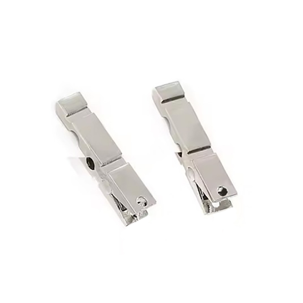 Vista lateral e superior dos Prendedores de Mamilo em Metal Prata, com detalhe do mecanismo de pin�a