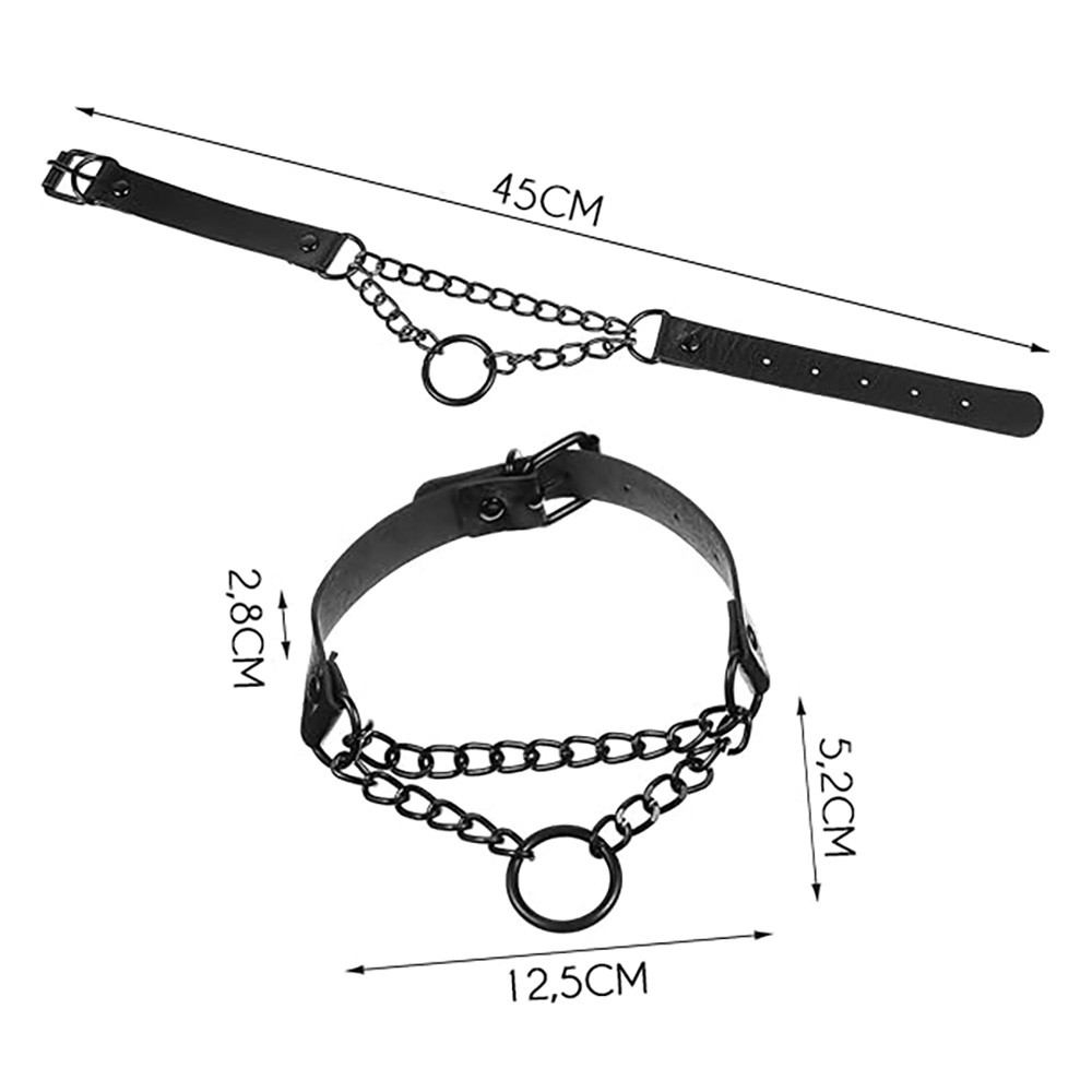 Vista detalhada da corrente e argola de metal pretas da choker, em fundo branco, destacando acabamento