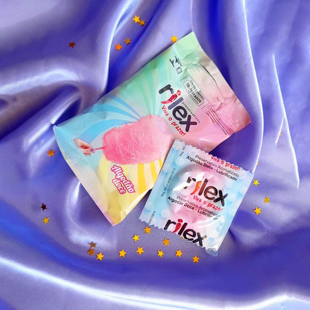 Preservativo Rilex Algod�o Doce, 3 unidades, embalagem aberta com um preservativo individual em embalagem azul