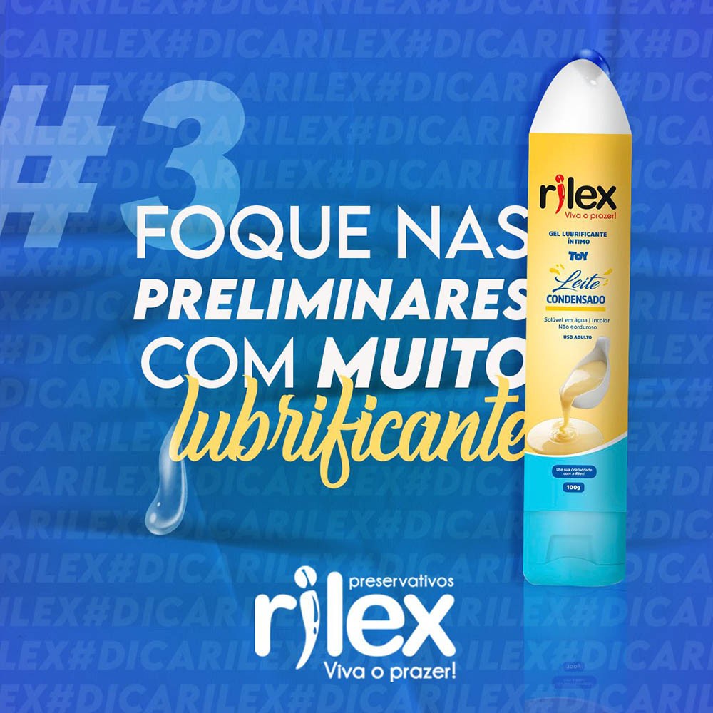 Embalagem do Gel Lubrificante �ntimo Toy Leite Condensado 100g Rilex, ao lado da frase '3 FOQUE NAS PRELIMINARES COM MUITO LUBRIFICANTE'.