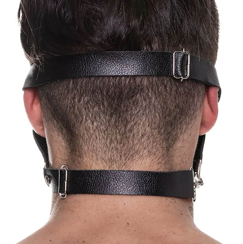 M�scara em Couro com Regulagem e Detalhes em Metal Preto | Foto 06 - Close-up frontal da m�scara, destacando o couro e os detalhes met�licos com maior nitidez