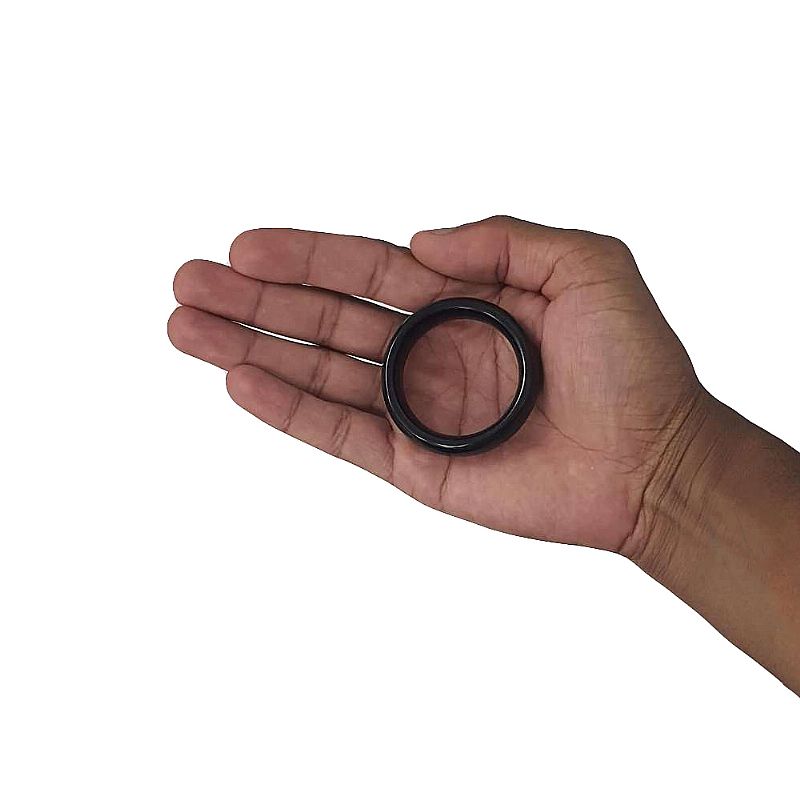 Anel Peniano em A�o Prolongador de Ere��o 4,0cm Preto em destaque, demonstrando o tamanho e a espessura do anel