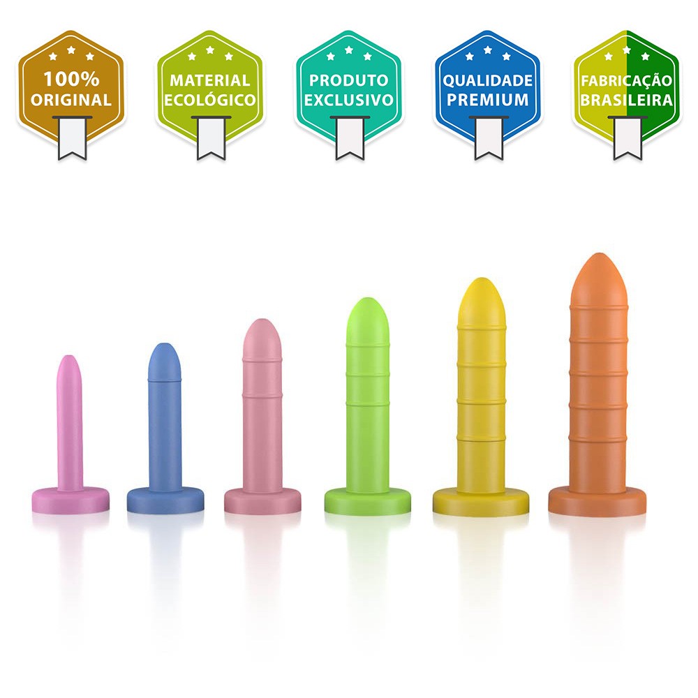 Kit de 6 dilatadores vaginais coloridos flutuando na �gua, com selo '100% � PROVA D'�GUA' em destaque