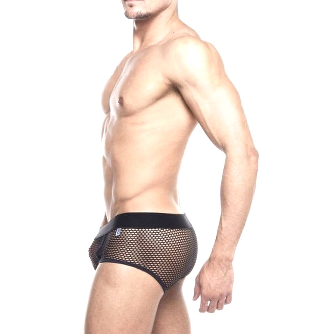 Cueca Sung�o Arrast�o Preta, vista lateral em modelo masculino, destacando o caimento da tela e o corte sung�o