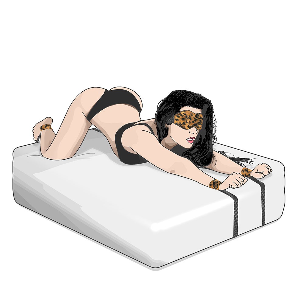 Ilustra��o de mulher deitada de bru�os, com punhos amarrados � cama e venda nos olhos, em estampa on�a, em cen�rio de domina��o