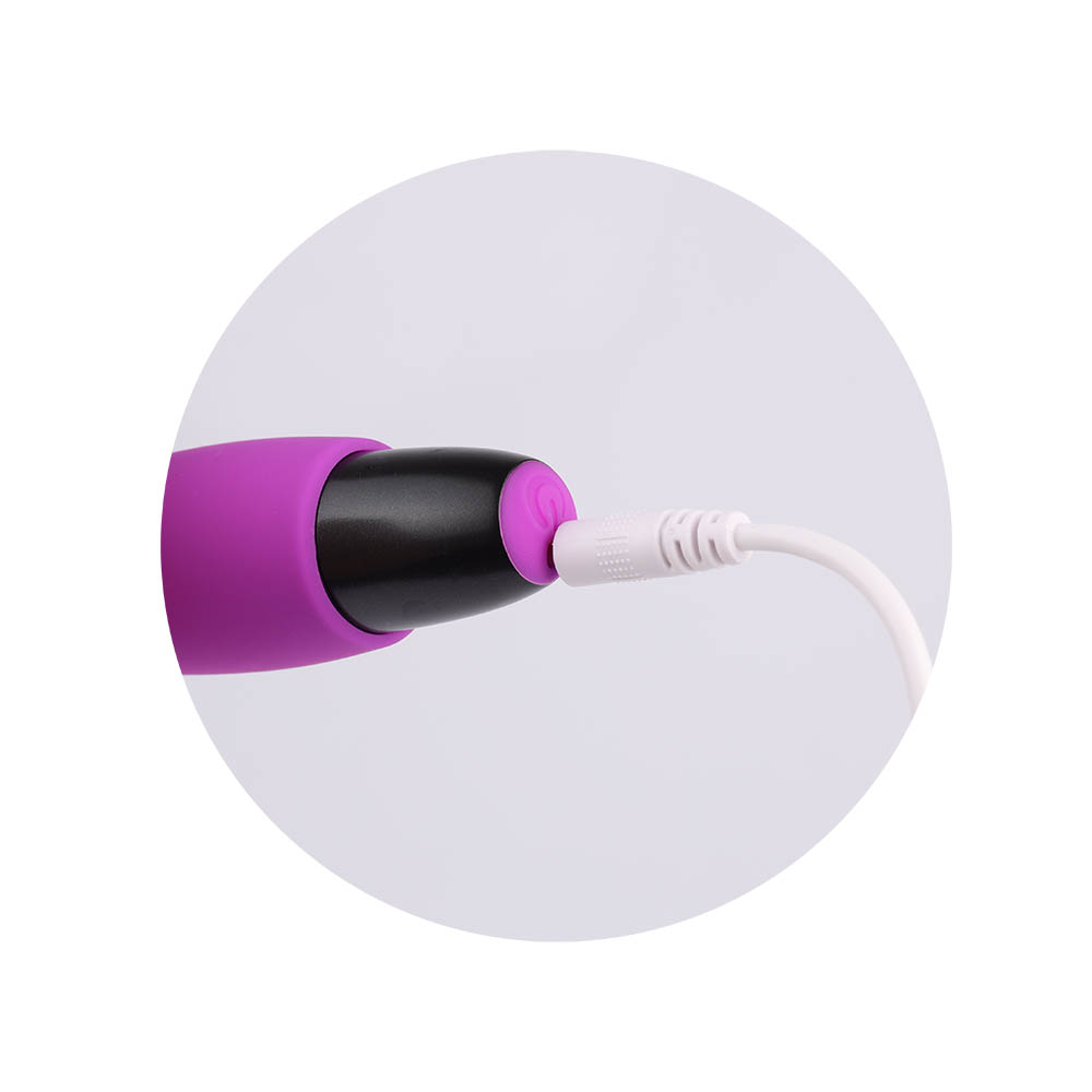 Detalhe da porta de carregamento USB do Vibrador Bullet Coelhinho Roxo