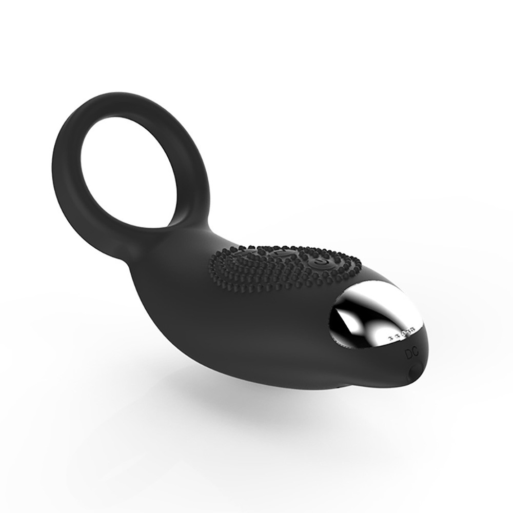 Anel Peniano com Vibrador em Silicone Recarreg�vel Preto, em �ngulo, destacando texturas e anel