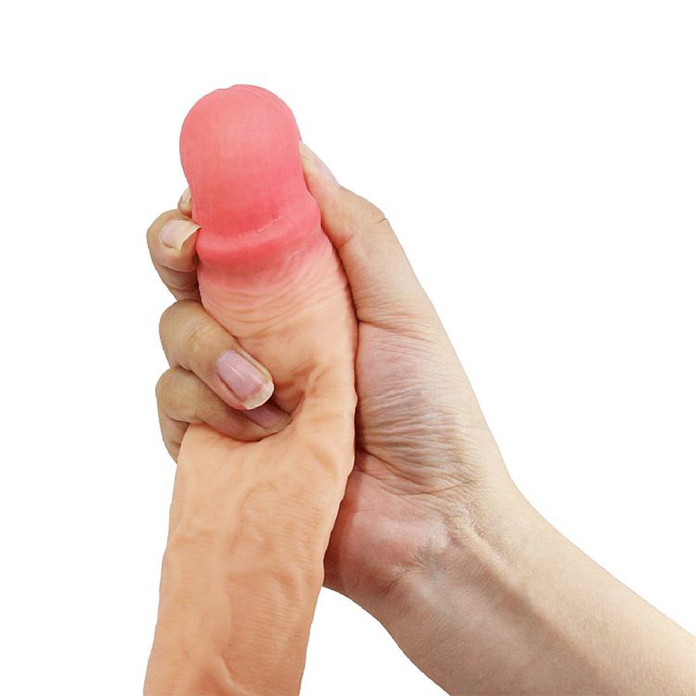 Capa Peniana em Cyberskin com Extensor Derek Beg, vista lateral que demonstra o encaixe e a textura do material