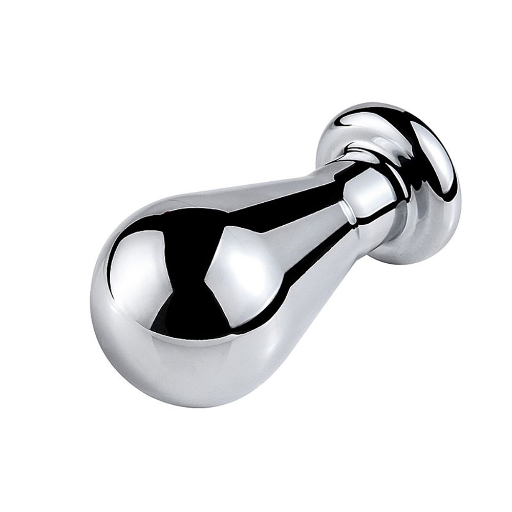 detalhe do acabamento em a�o inox do plug anal joia oval roxo mostrando brilho met�lico premium e superf�cie lisa