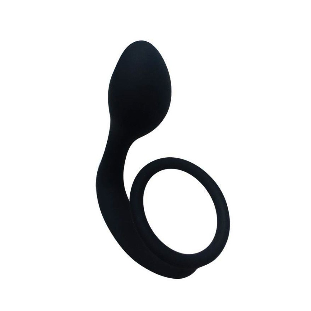 Anel peniano de silicone preto com formato curvo em vista frontal