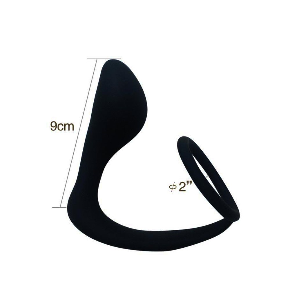 Vista posterior do anel peniano de silicone preto, real�ando a curva do plug