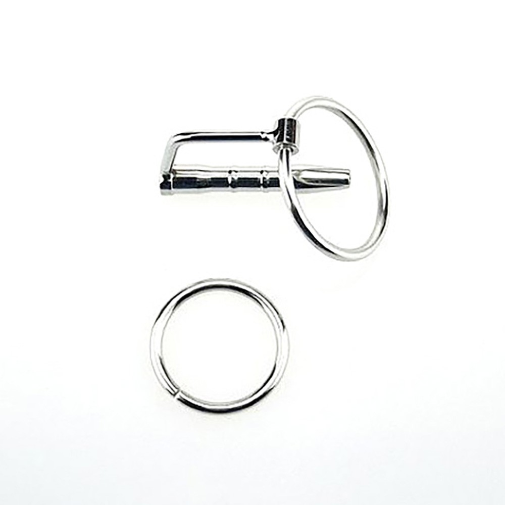 Penetrador de uretra de a�o inox com anel para glande em vista lateral, mostrando o encaixe e as curvas do design