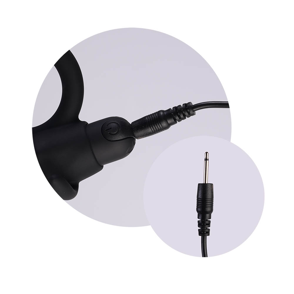 Anel Peniano Recarreg�vel Jef Preto em vista diagonal, exibindo o motor vibrat�rio e o anel de base em silicone