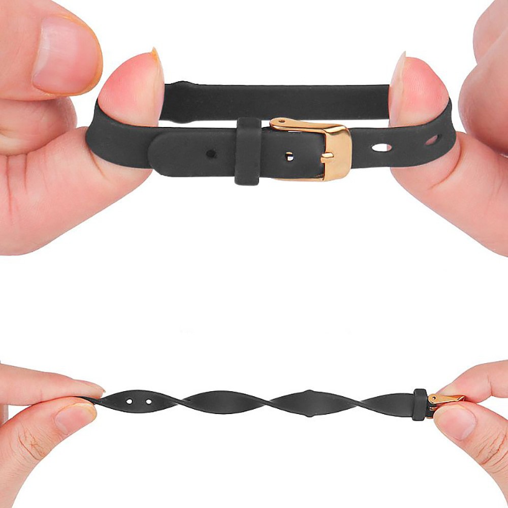 Anel Peniano em Silicone Choker Preto em close, destacando a textura do silicone e o brilho da fivela dourada