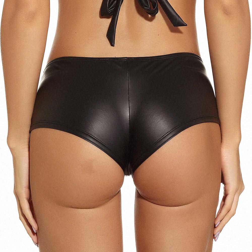 Shorts sensual preto em cirr� visto por tr�s, destacando a modelagem e os gl�teos