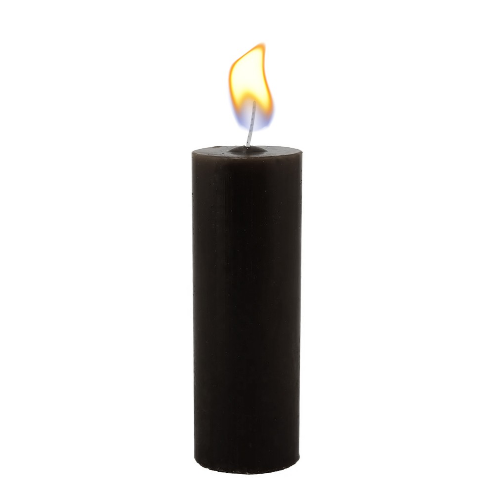Vela para Wax Play 6cm Preto com chama acesa, criando um ambiente sensual e misterioso