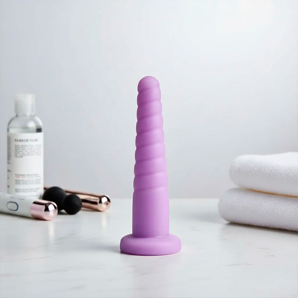 Plug Anal Screw em PVC Flex�vel Roxo - Detalhe da base de seguran�a e material male�vel