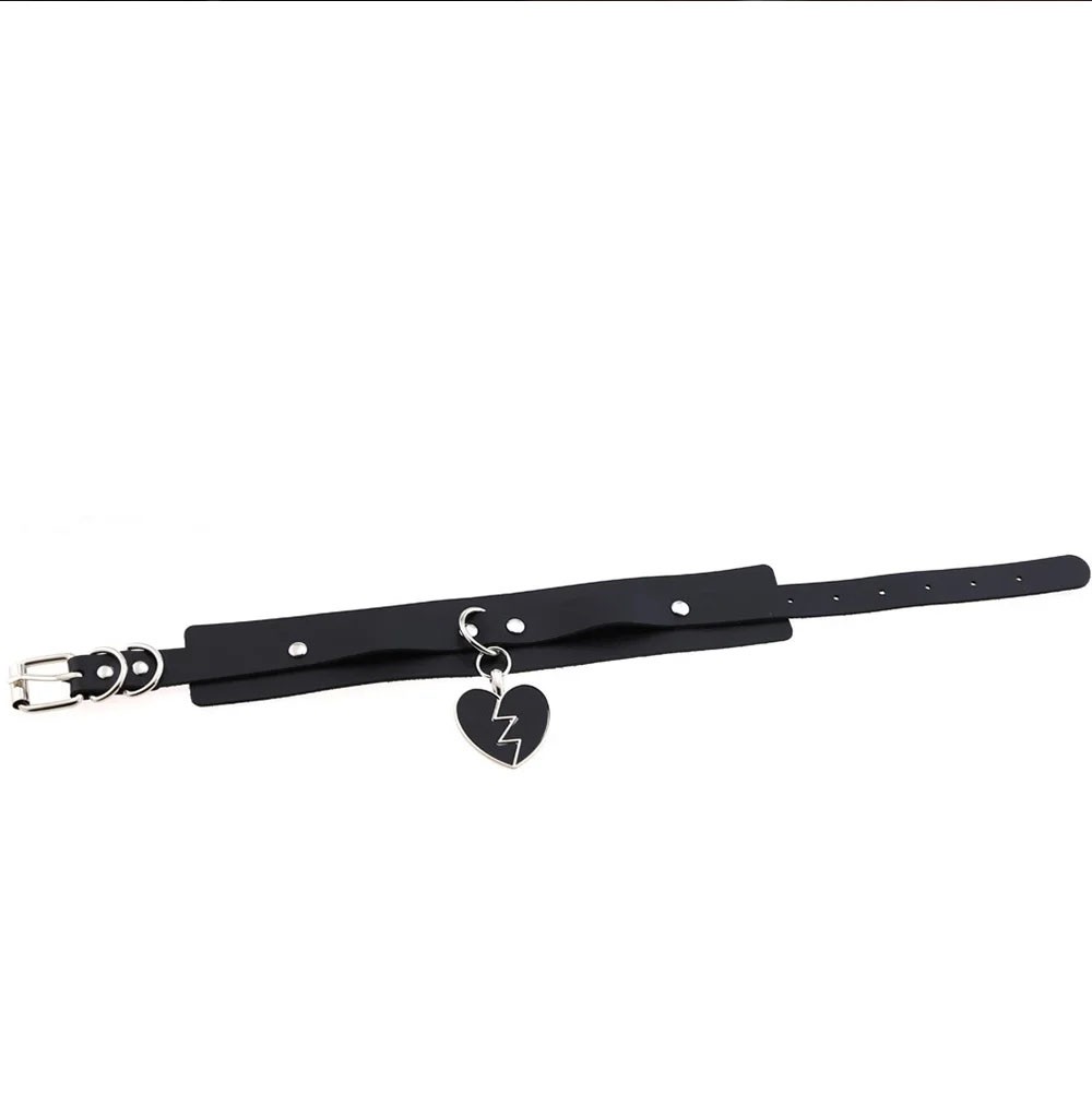 Coleira Social Choker aberta, mostrando o PU preto e os m�ltiplos furos de ajuste