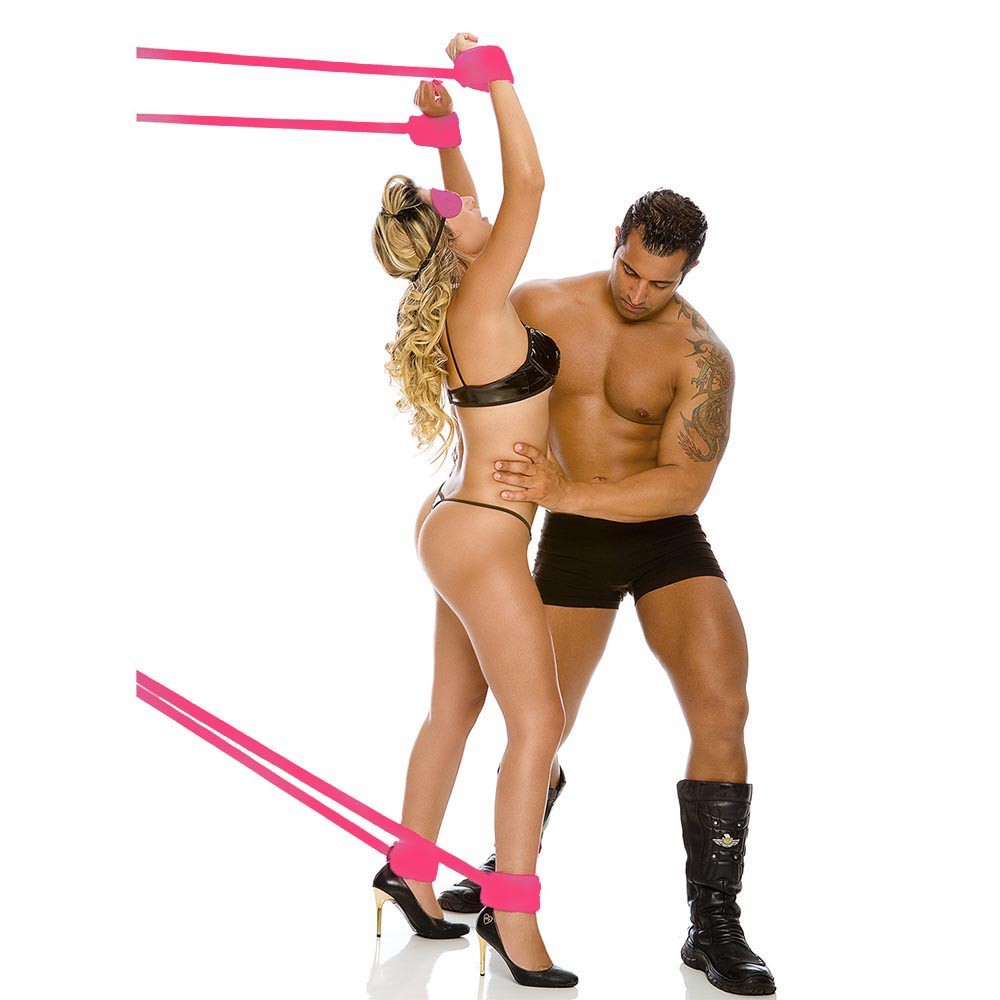 Vista lateral do Kit Bondage 4 Amarras para Prender na Porta Pink em fundo branco, mostrando as quatro pe�as separadas com suportes e punhos