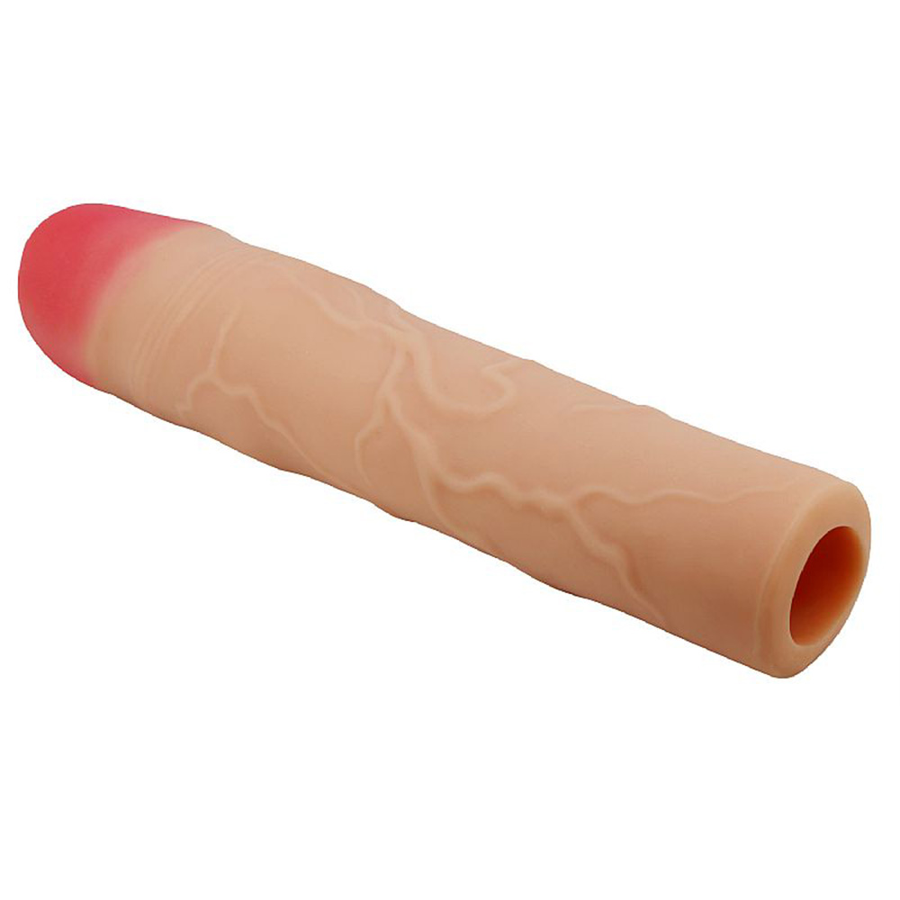 Capa peniana Kylian Bege em �ngulo, mostrando o material Cyberskin e as nuances de cor que imitam a pele humana com detalhe de veias.