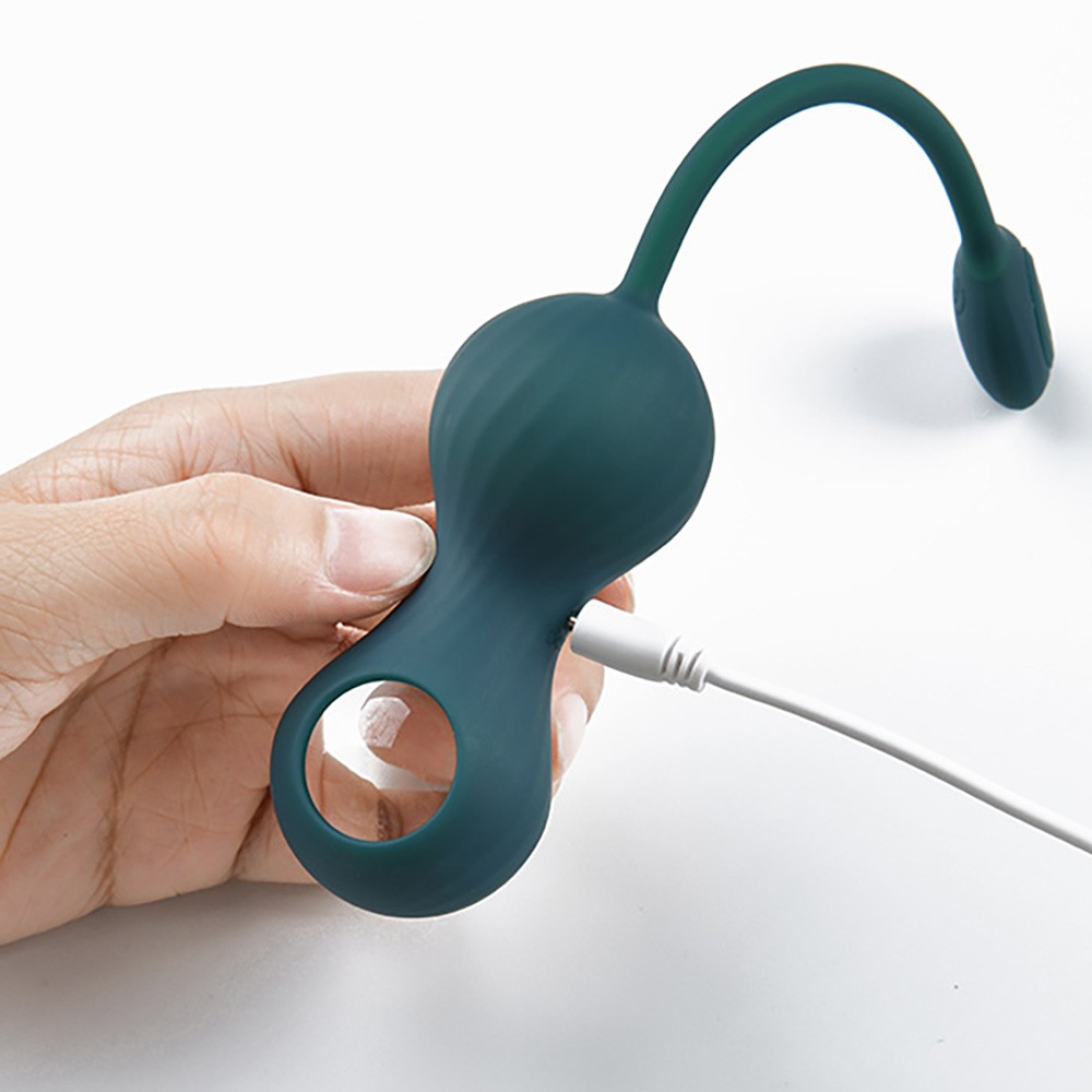 Detalhe do motor vibrat�rio da Bola de Pompoarismo Magic Crystal Verde e seu acabamento em silicone.