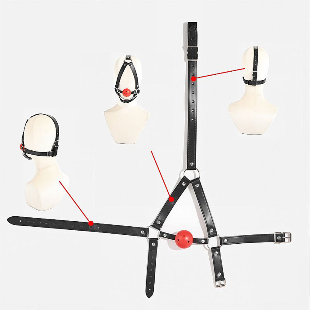 Morda�a BDSM com harness ajust�vel em PU, detalhe das tiras e an�is met�licos