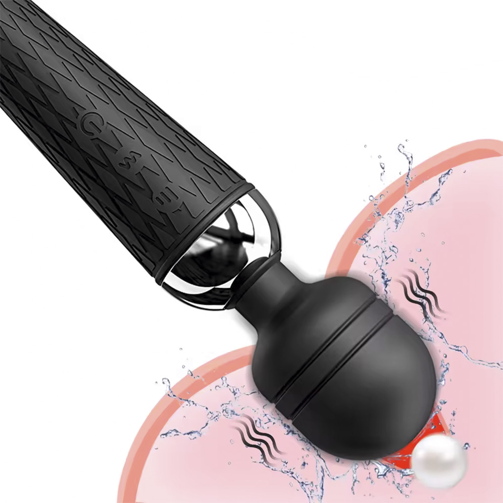 Detalhe do bico do Massageador Er�tico Pima Preto, mostrando a cabe�a ideal para estimula��o de ponto G e clit�ris, com �nfase no silicone macio e respingos de �gua.