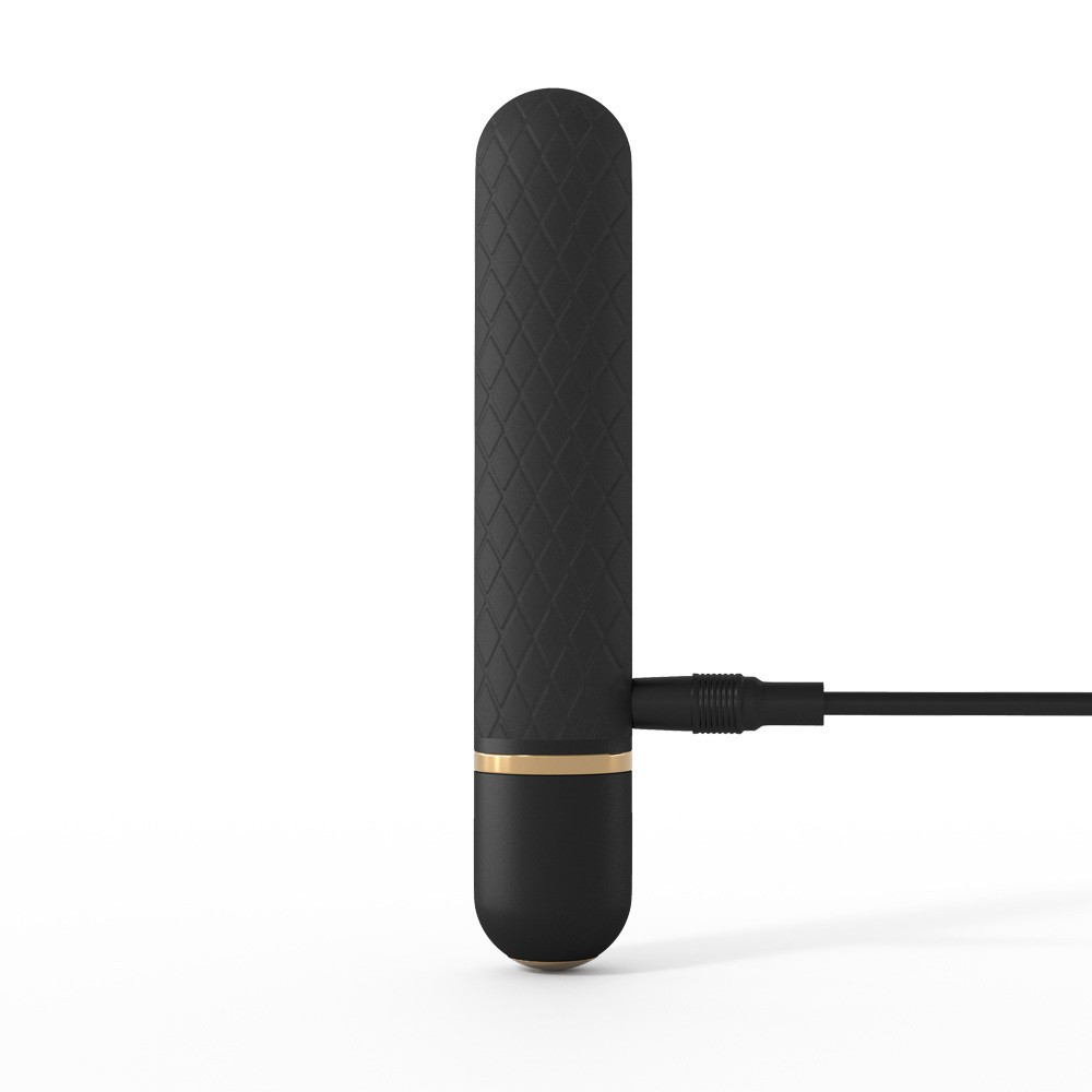 Vibrador Bullet Recarreg�vel em Silicone com 10 Vibra��es Intense Preto sendo carregado via USB, mostrando a entrada discreta para o cabo.