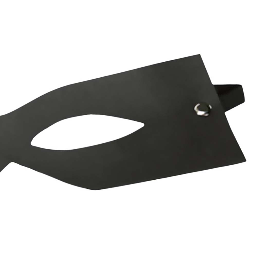 Detalhe da tira el�stica e rebite de metal na lateral da m�scara de courvin