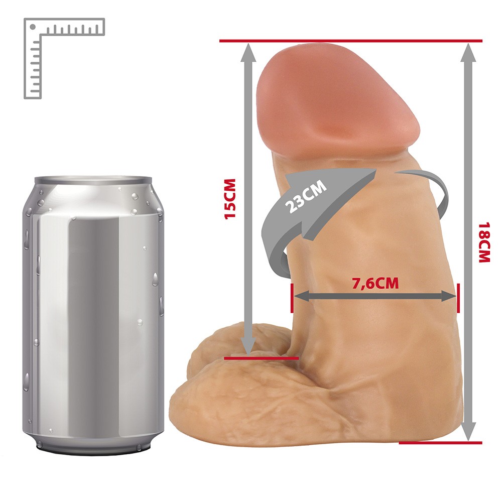 P�nis real�stico flex�vel com escroto, cor bege, em �ngulo inferior, destacando a anatomia completa e a �rea de encaixe.