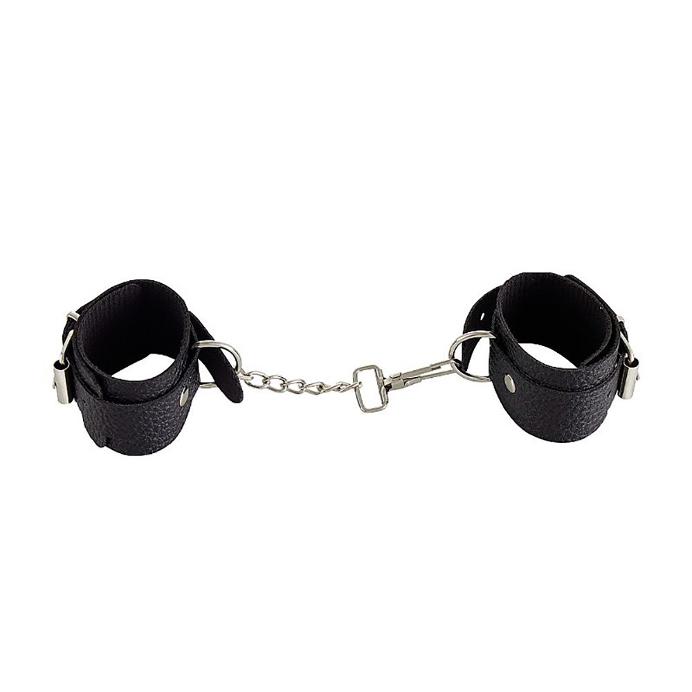 Par de algemas de pulso pretas em PU com corrente met�lica central e mosquet�o, fivelas e regulagem vis�veis