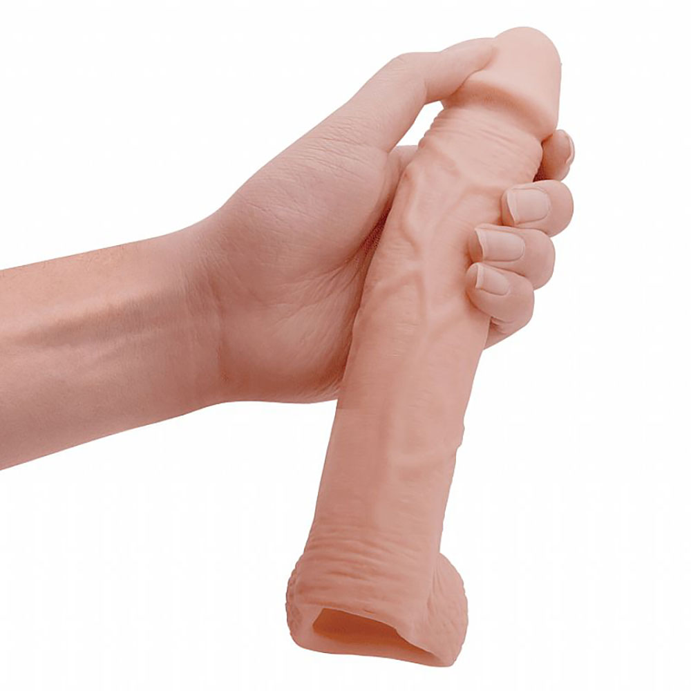 Capa Peniana em Cyberskin com Escroto 21cm | Imagem ilustrativa do anel escrotal integrado e base do produto