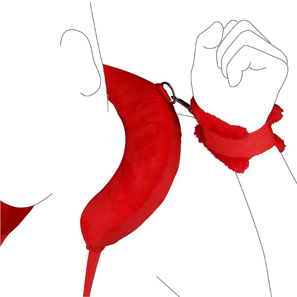 Kit Bondage com Algemas de Pel�cia e Apoio de Cabe�a | Detalhe da conex�o das algemas ao apoio de pesco�o