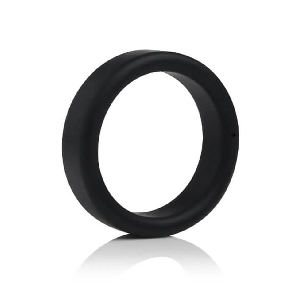 Anel Peniano Tasty Ring Preto em silicone, vista lateral suavemente curvada
