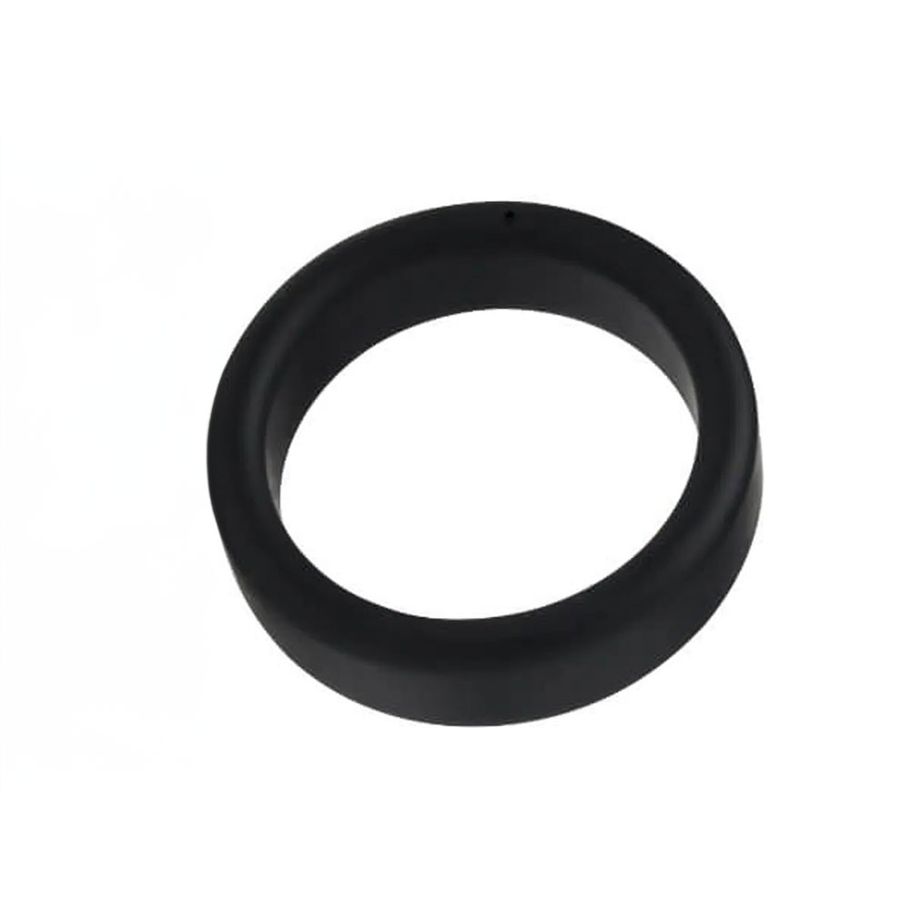 Anel Peniano Tasty Ring Preto em silicone, vista superior e angulada, mostrando a espessura do material.