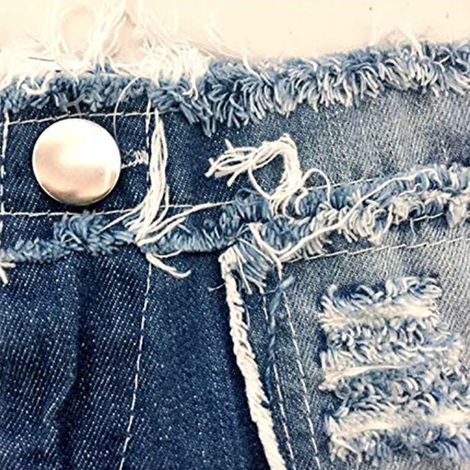 Close-up detalhado do tecido jeans e acabamento desfiado do Shorts Sensual Jeans com Amarra��o nas Laterais Azul