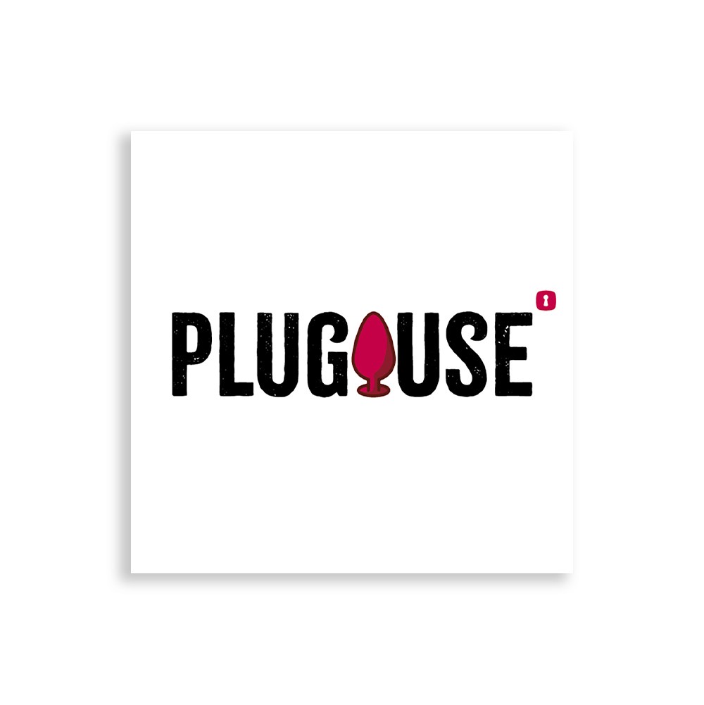 Tatuagem Tempor�ria Plug Use | Detalhe da frase 'PLUGUSE' com um plug anal vermelho no lugar da letra 'G', em fundo branco