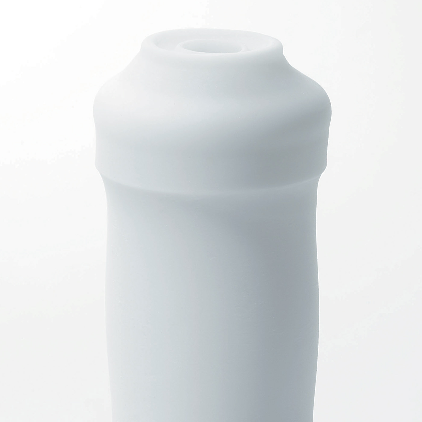 Masturbador Tenga 3D Spiral em vista frontal, detalhando a entrada do masturbador e a curvatura do material